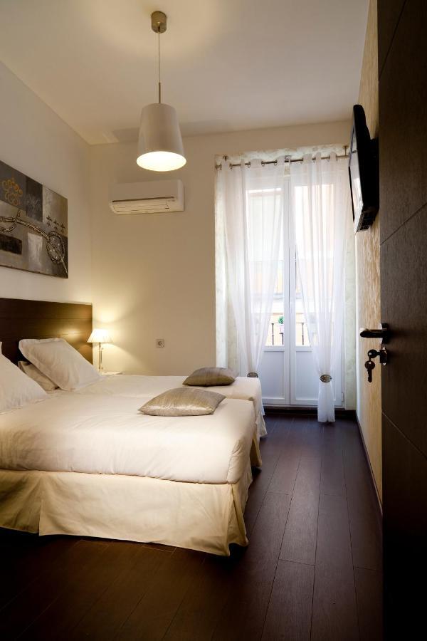THC Latina Hostel Madrid Exterior foto